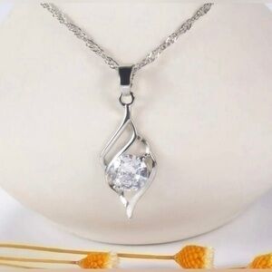 🆕 Silver Elegant Rhinestone Necklace